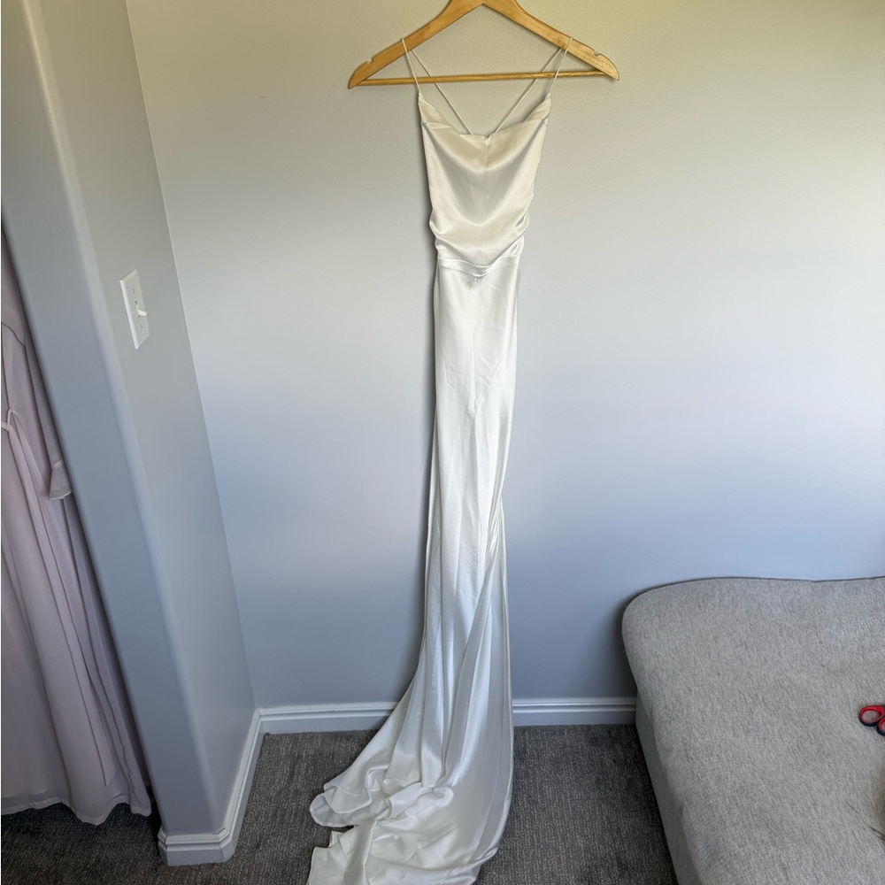 Elegant heavy/thick satin wedding gown NWOT
